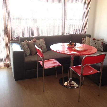 2-х комнатные в г.поморие болгария 公寓